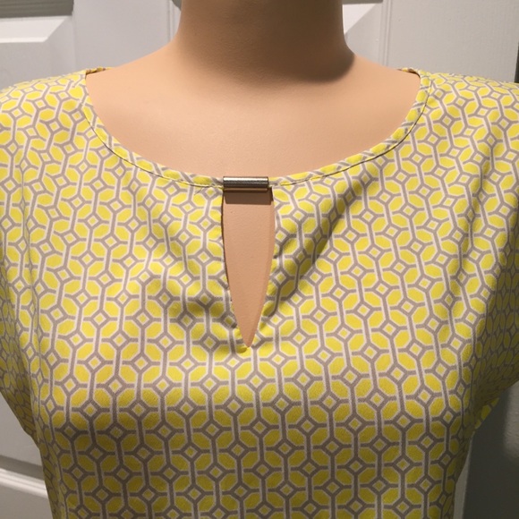 Blouse. - Picture 2 of 3